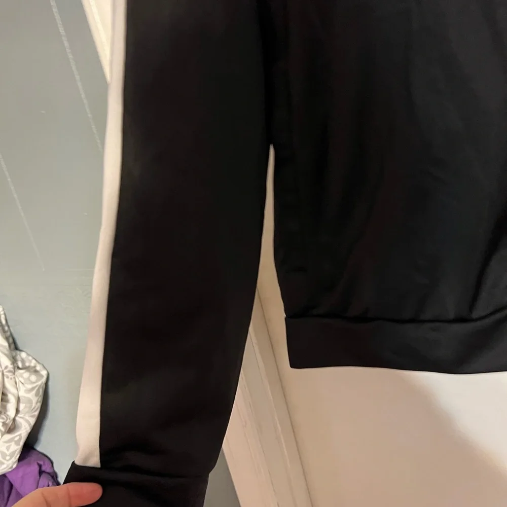 3/$15 BUNDLE - Men’s 4xlt Puma Black and White Zip-Up Jacket - Picture 2 of 6